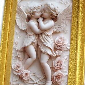 新品・キャンバス印刷・絵画・立体風技法・エンジェルキッス・所有の額縁に金具と金色グリッター紙で装飾・壁に変化を・37㎝×50㎝・大き目