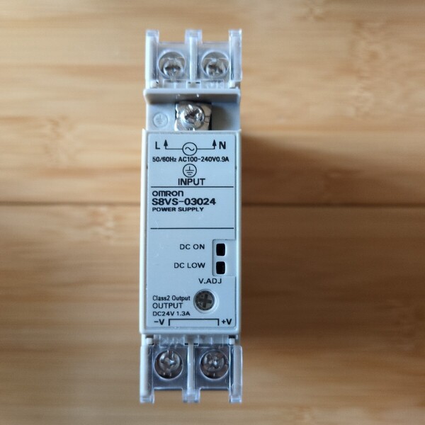 OMRON S8VS-03024 スイッチング 24V 1.3A