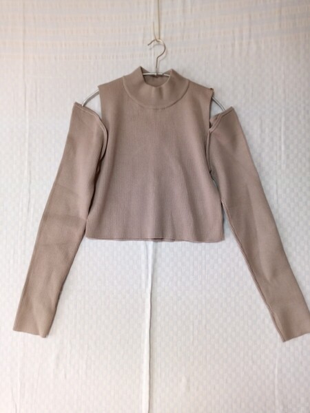 1335 ★★ Chico肩開きリブニットソー ショート丈トップス 長袖 定価5200円 新品