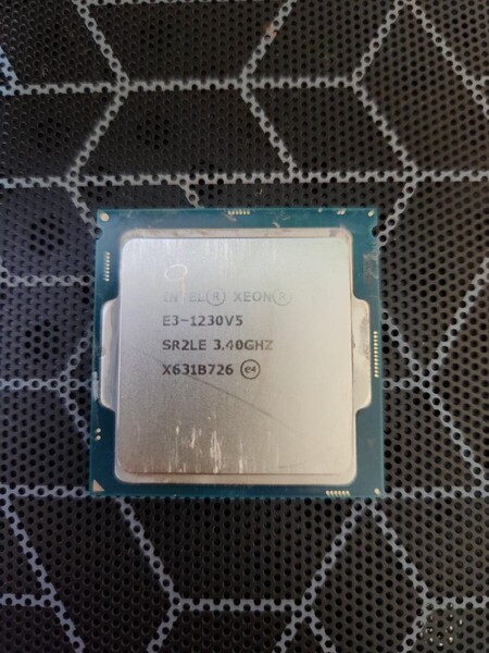 Intel XEON E3-1230 V5 動作確認済み