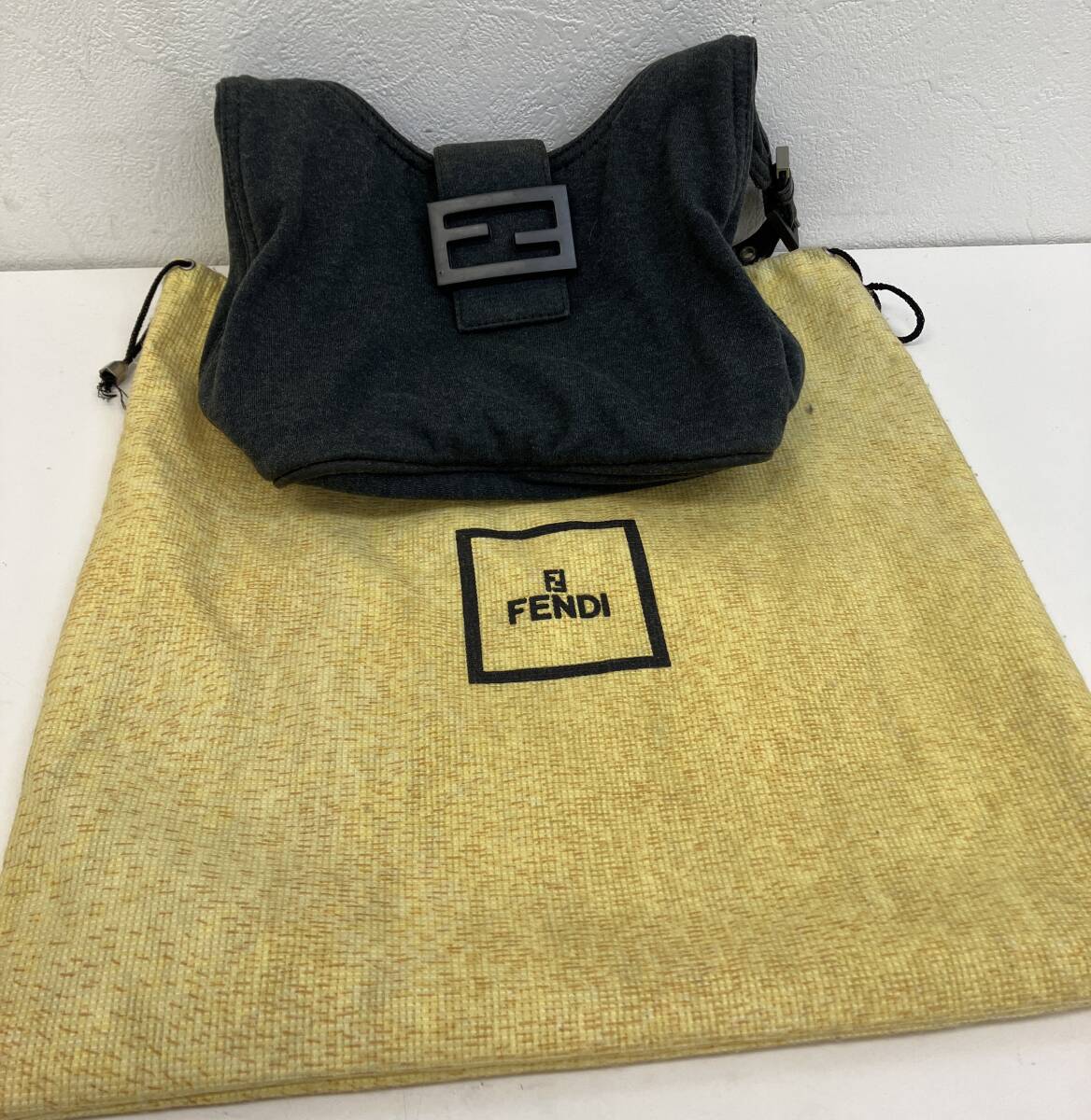 Yahoo!オークション -「fendi マンマバケット」の落札相場・落札価格 Yahoo!オークション -「fendi マンマバケット」の落札相場・落札価格