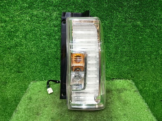 ダイハツ 純正 タント X LA600S 左テールランプ 81561-B2350