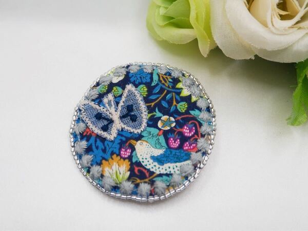 ミナペルホネン ブローチ ハンドメイド いちご泥棒 スカイフラワー♪ビーズ刺繍 ピンmina perhonen