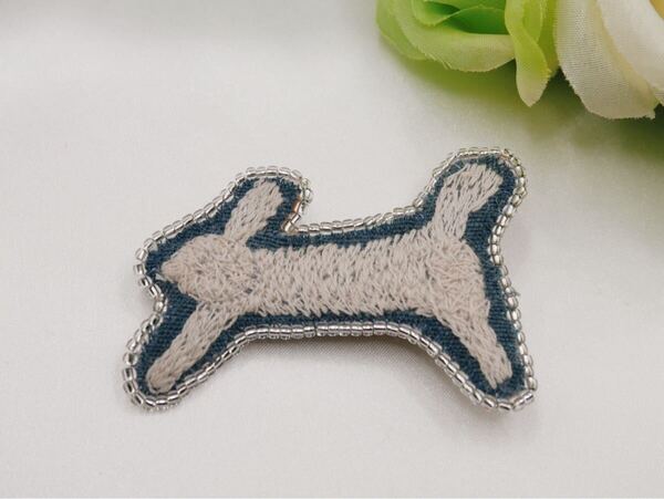 ミナペルホネン ブローチ ハンドメイドrun run run♪ビーズ刺繍 ピンmina perhonen