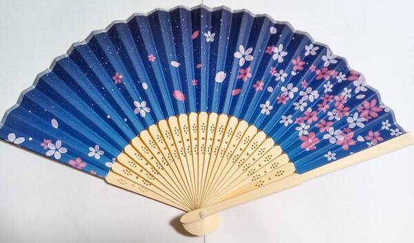★送料無料★すぐに/土日祝も発送します♪【★高級感あり!夜桜 扇子 21㎝ 天然竹使用】桜 さくら サクラ 和柄 夏 扇子 うちわ 団扇