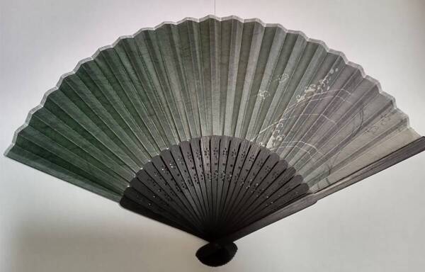 ★送料無料♪★最後の1点♪早い者勝ち!【 流水 扇子 21㎝ 布タイプ 天然竹使用 グレー色★限定色★】清流 水 和柄 夏 扇子 うちわ 団扇