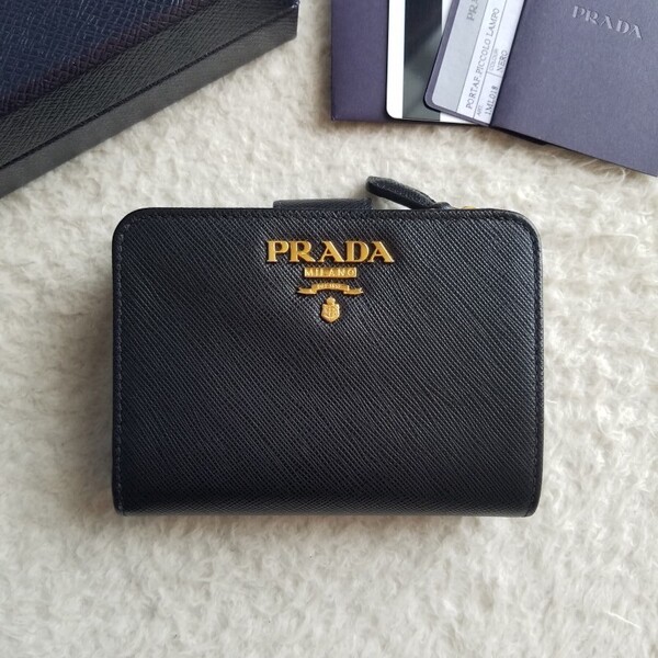 新品 PRADA プラダ サフィアーノレザー コンパクト 2つ折り財布 ブラック 1ML018_QWA_F0002
