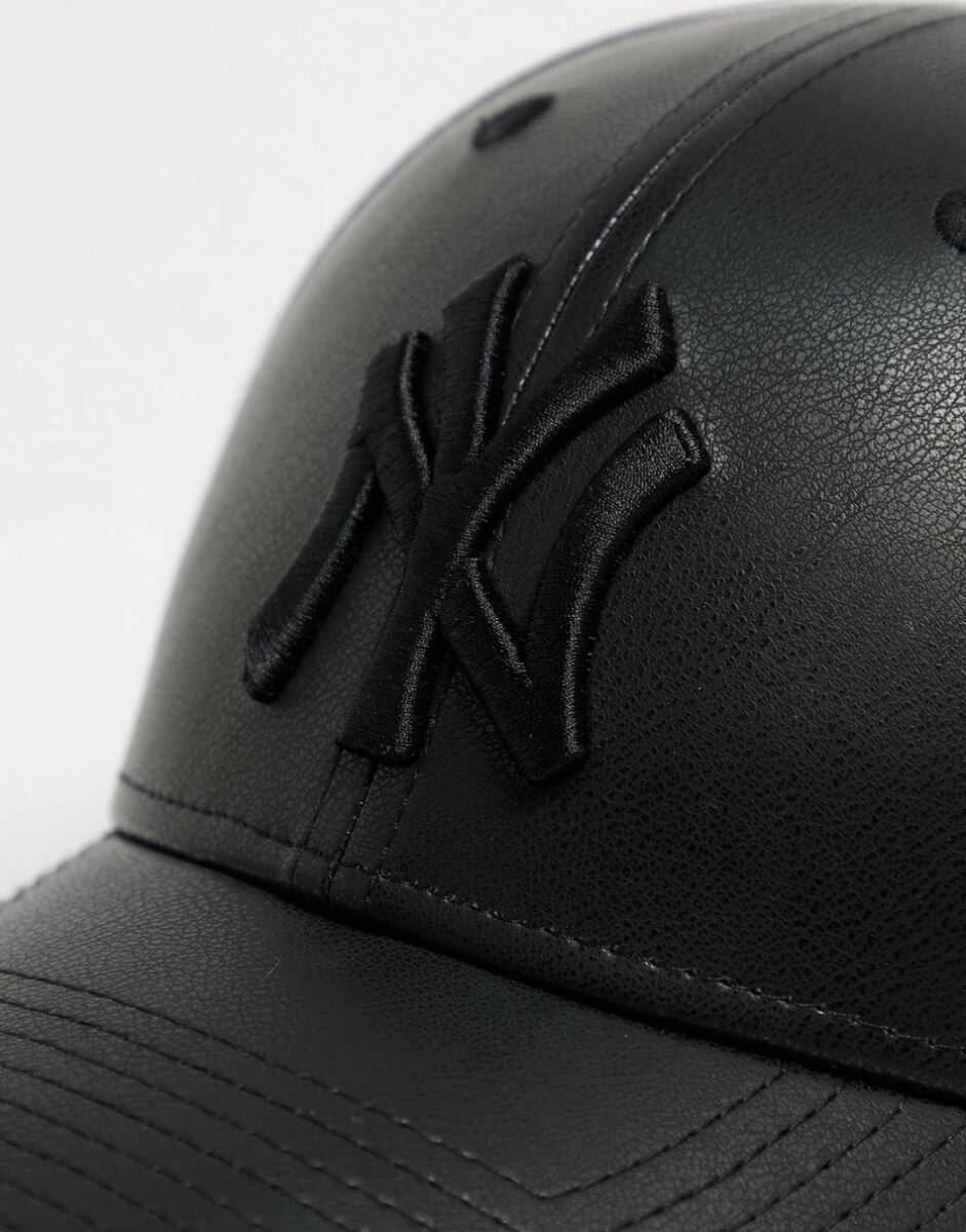 送料無料☆新品☆レザールック☆NEW ERA 9FORTY NEW YORK Y