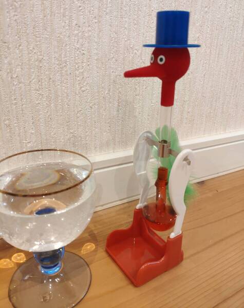 【昭和レトロ】 ドリンキングバード 水飲み鳥 平和鳥 赤色★☆
