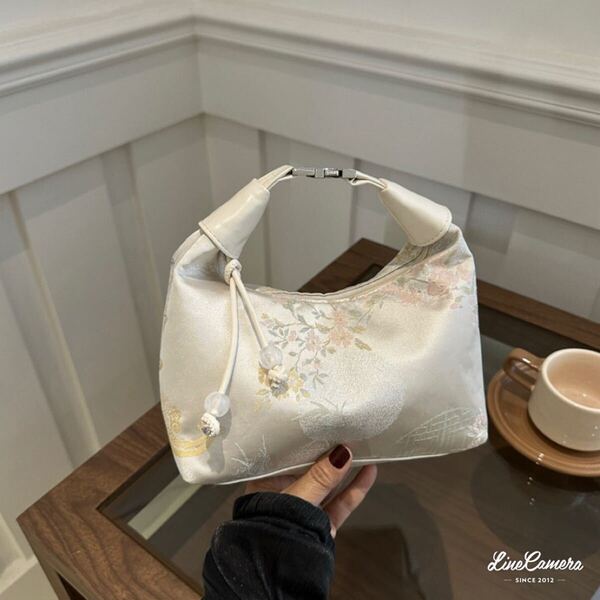ハンド ショルダー バッグ ホワイト 刺繍 上品 和柄 フォーマル オケージョン 2way 華やか イベント お呼ばれ 高見え ワンショルダー 万能