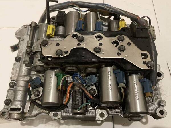 ★BMW 2シリーズ F46 218d 2E20 GA8F22W 8速AT コントロールバルブ バルブボディ ソレノイド CV本体 アクチュエータ 純正品番 24008642390