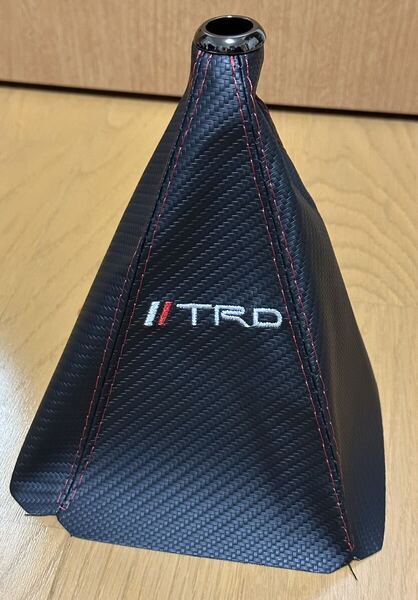 TRD シフトカバー シフトブーツ カーボン調レザー 白文字