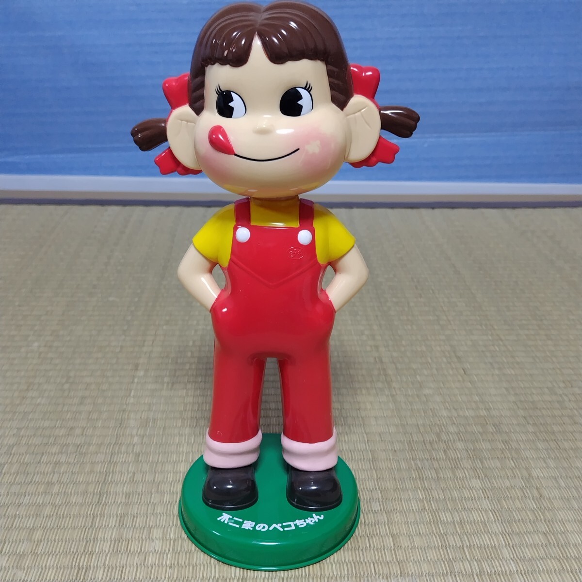 Yahoo!オークション -「ペコちゃん首振り人形」(キャラクター Yahoo!オークション -「ペコちゃん首振り人形」(キャラクター
