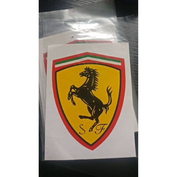 エンブレム 10cm Ferrari フェラーリ クラシックロゴ ブランド イエロー 黄色 ブラック 黒 馬 スポーツカー マスタング 同梱発送可能