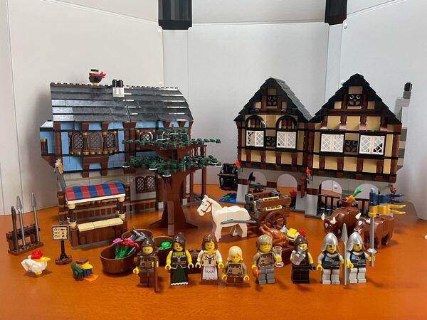 LEGO 10193 中世のマーケット