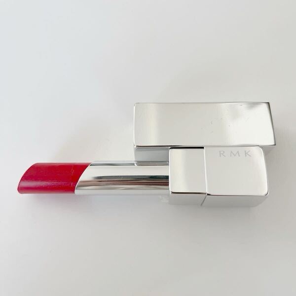 RMK リップスティックコンフォートエアリーシャイン 12 キャンディーアップル 熟した林檎の様な赤にレッドパールで深みをプラス 定価3850円
