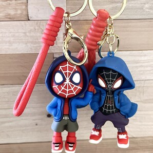 スパイダーマン 赤 青 ブラック ベアブリック キーホルダー バッグチャーム 新品 マーベル 編み上げ ストラップ リモコンキー カナビラ