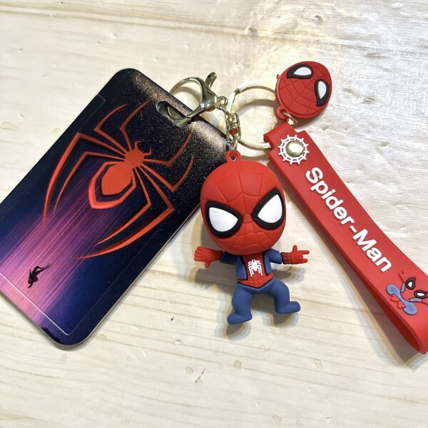 新品 IDカードホルダー カードケース 定期入れ 社員証 ストラップ キーホルダー 新品 スパイダーマン 赤 レッド マーベル ベア 黒あります