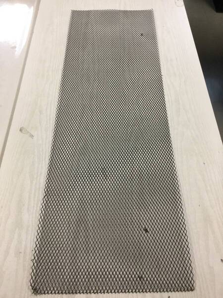 アルミ製 メッシュグリル ハニカム ネット 1m×33cm ブラック エアロ ダクト 加工 網目 縦7mm×横12mm 汎用 黒 網 / 147-94(D135) NE*