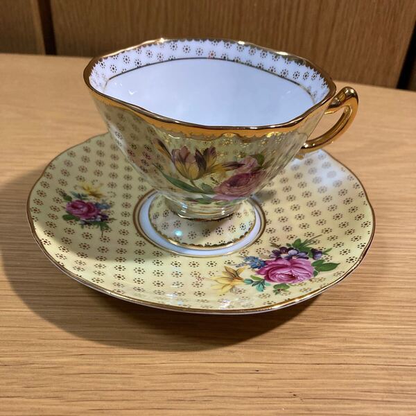 ▼ ワタトウ≪カップ&ソーサー 1客≫陶器製 Watatou 薔薇 バラ ローズ
