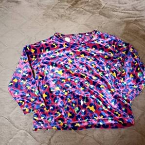 送料無料★ イブサンローラン Yves Saint Laurent ロゴ刺繍入り ベロア 長Tシャツ カラフル 110