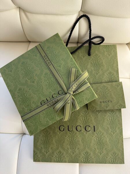 グッチ GUCCI 箱 空箱 空き箱 保存箱 グリーン インテリア 紙袋 リボン