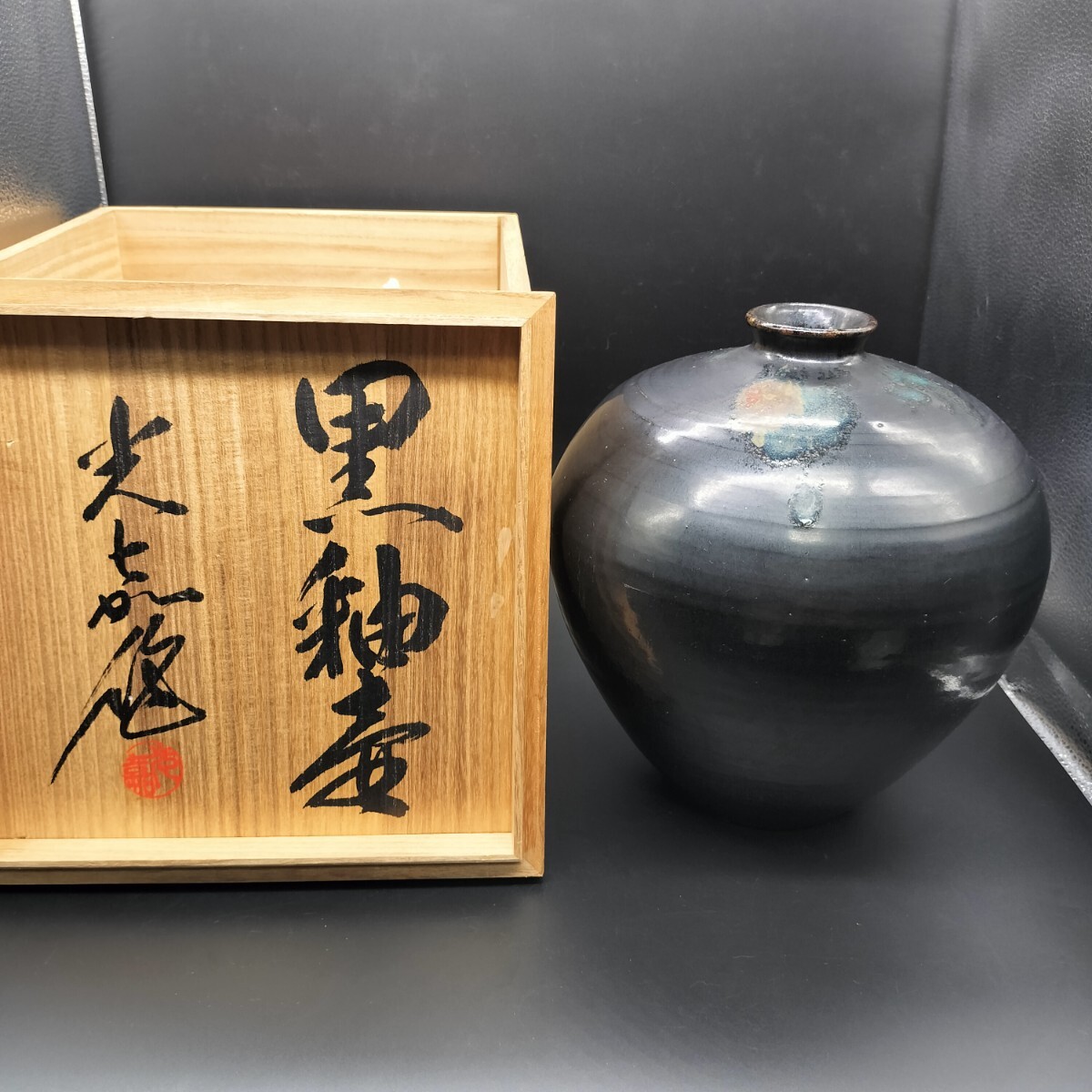 黒釉花器 | Works | 生形由香 | panorama
