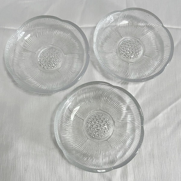 送料無料♪小皿 ガラス皿 梅花モチーフ 3枚セット 直径約12cm