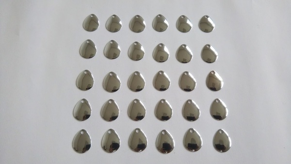 ルアーのブレード 中型 30枚セット 銀色 18mm×13mm コロラドブレード メタルジグ ジグスピナー スピンテールジグ などに