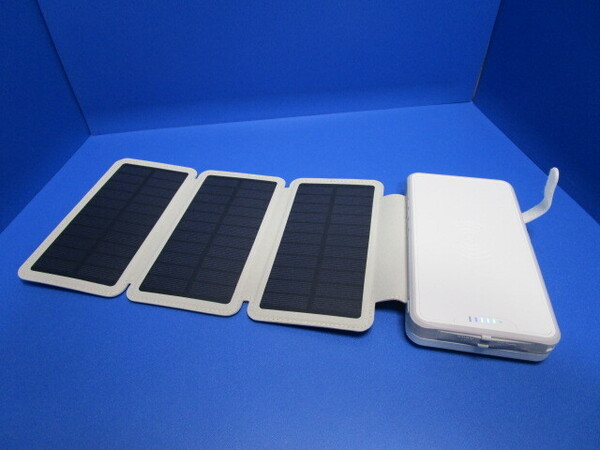 モバイルバッテリー ソーラーチャージャー ソーラー充電器 PSE適合品 16000mAh大容量 LEDライト付 防水 ホワイト 防災 ★ d
