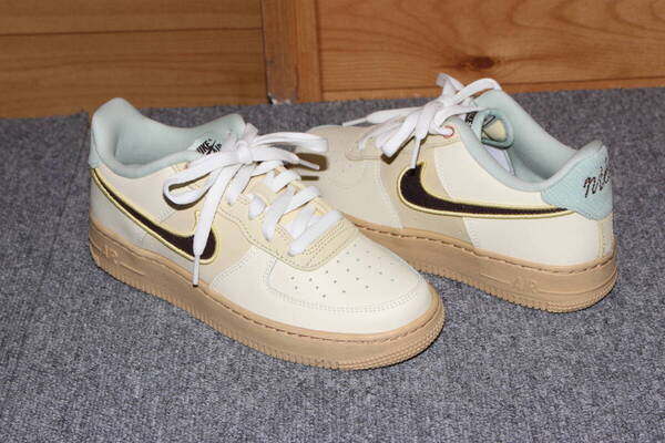 未使用 23.5㎝ ナイキ NIKE エア フォース 1 LV8nikeJ AIR FORCE 1 LV8 HQ3473-122 キッズ子供 ジュニア 送料無料即決