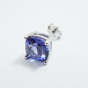 B9片耳ピアス 1点 6×6mm スクエア タンザナイト ピアス Created Tanzanite S925 シルバー 新品 未使用 人工宝石 僅か難有