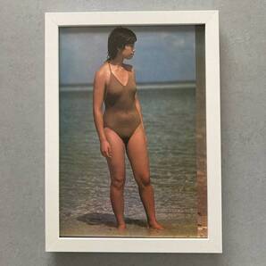 ●額装品 山口百恵 水着グラビア B5サイズ額入り ポスター風 アートフレーム 送料無料 D273