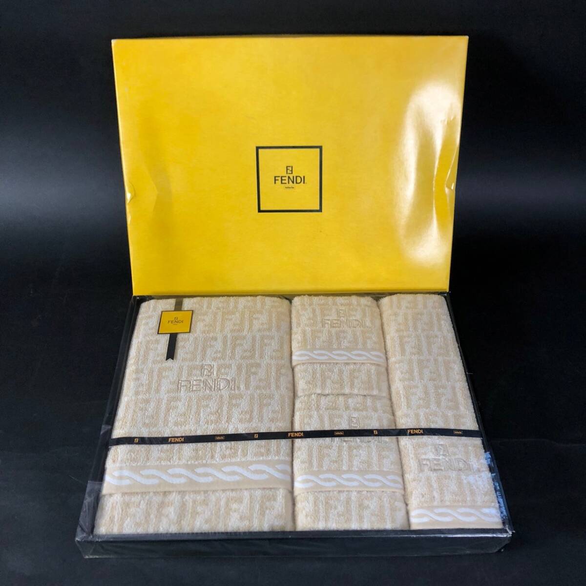 Yahoo!オークション -「フェンディ fendi フェイスタオル」の Yahoo!オークション -「フェンディ fendi フェイスタオル」の