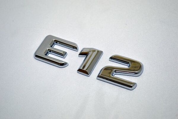 ベンツ風 日産ノート型式エンブレム E12 アルファーベット カー用品 外装パーツ カーアクセサリー 車バイク エンブレム