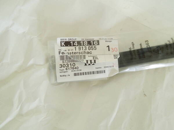 BMW E30(316~M3)2ドア用ウインドウ、アウターウェザーストリップ左ドア用新品(5121 1 913 055)