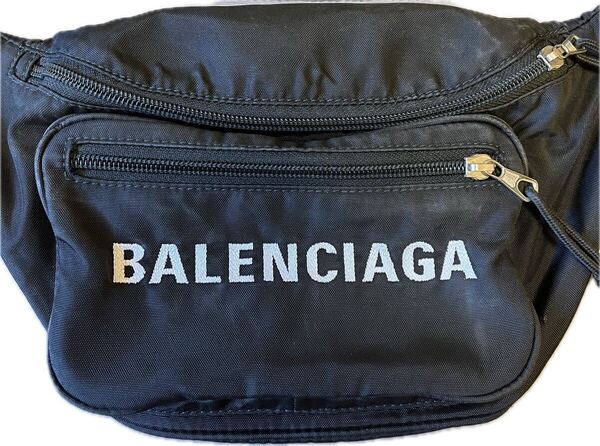 正規 BALENCIAGA バレンシアガ DEMNA GVASALIA デムナ ヴァザリア WHEEL ウィール ロゴ 刺繍 ボディーバッグ 黒 533009 1090