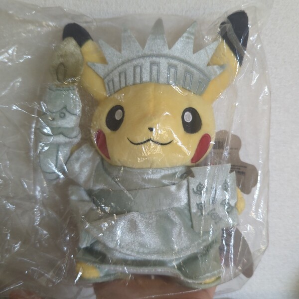 ポケモンセンター ピカチュウワールド アメリカのピカチュウ ぬいぐるみ 美品