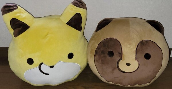 ★新品・未使用・希少★タヌキとキツネ めちゃでか!顔型ぬいぐるみクッション