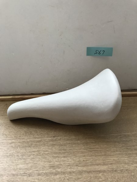 67☆至宝館 未使用 ピスト・ロード 台湾製 HSIANG LI 白地 セラ・サンマルコ コンコール カシマックスaero似 クッション入りサドル