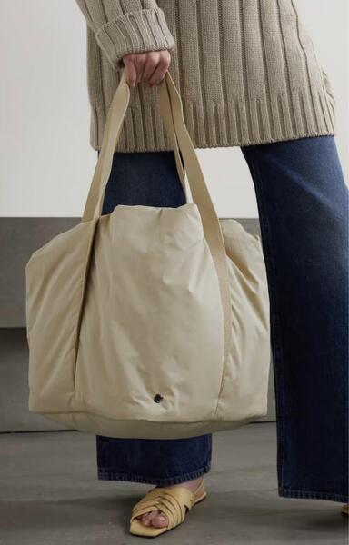 THE ROW Drew bag in Nylon ザロウ ナイロンダッフルトートバッグ/レザーマルゴーサイズメンズ