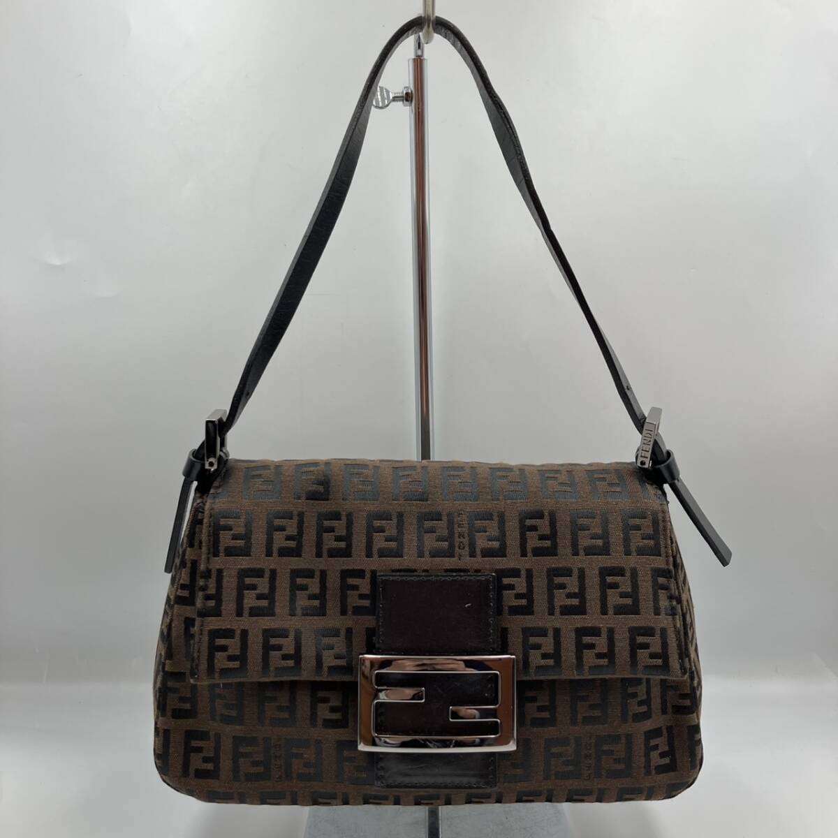 Yahoo!オークション -「fendi マンマバケット」の落札相場・落札価格 Yahoo!オークション -「fendi マンマバケット」の落札相場・落札価格