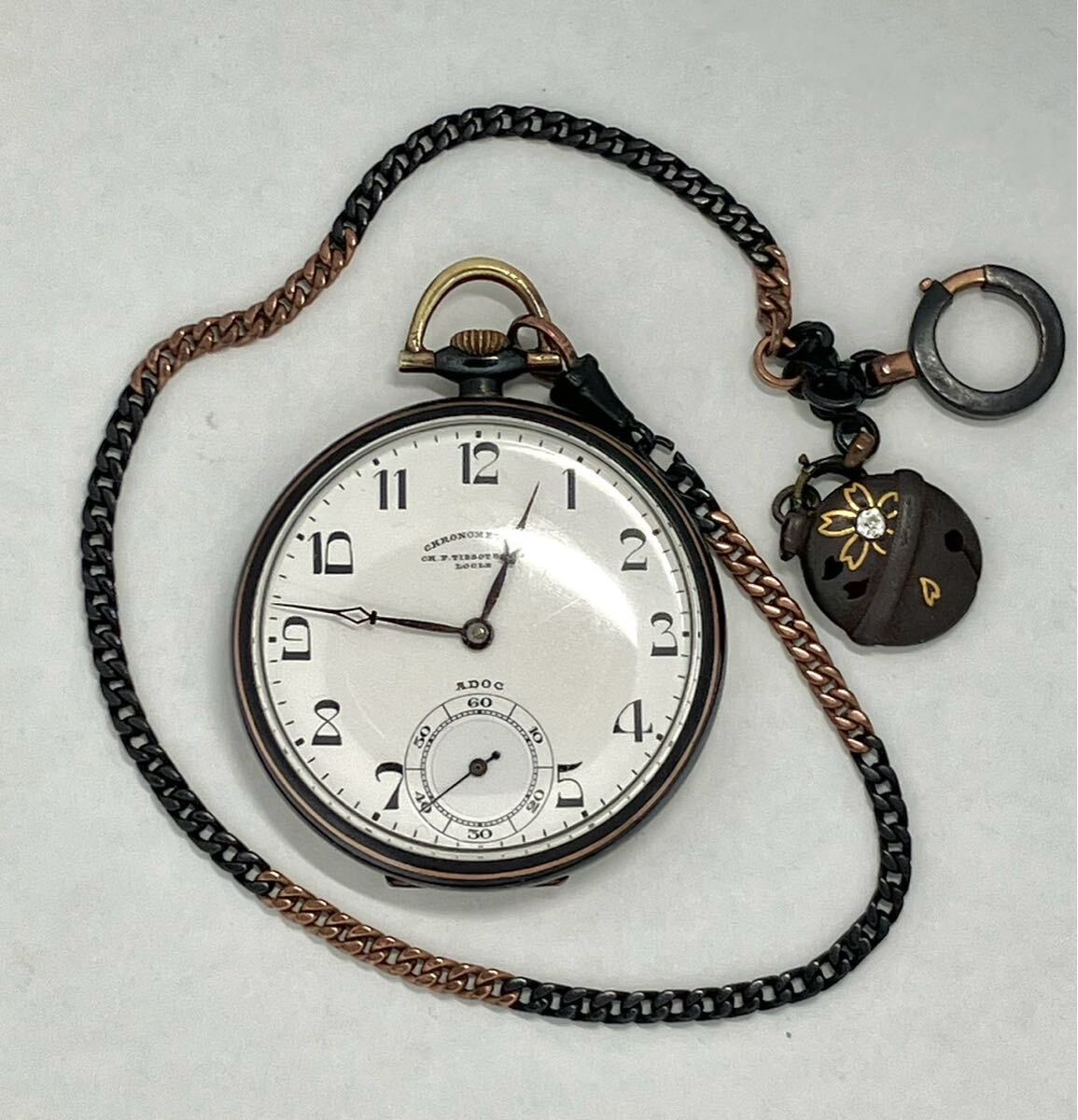 アンテーク、銅製の懐中時計のくさり。約38㌢ アンテーク、銅製の懐中時計のくさり。約38㌢ 懐中時計 昭和懐古