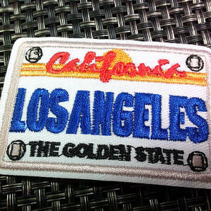 《白LA車番号標》新品 ロサンゼルス アメリカ USA ナンバープレート刺繍ワッペン(パッチ)■自動車 観光 旅行