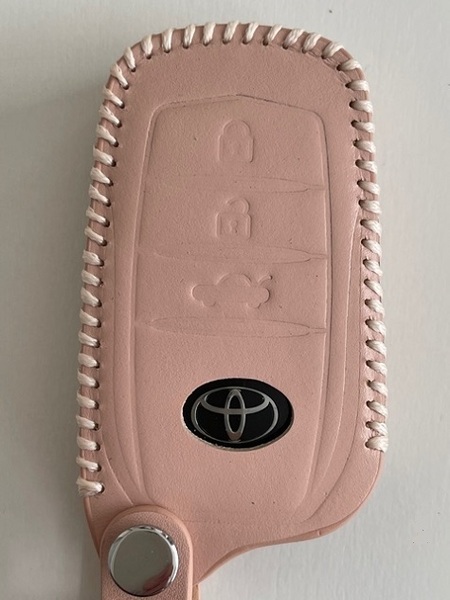 牛革ジャストフィット クラウンクロスオーバー スマートキーケース Pベージュ色1