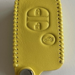 牛革ぴったり収まる プリウスα スマートキーケース プラド イエロー色 1