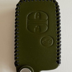 牛革ぴったり収まる プリウスα スマートキーケース プラド カーキ色縫い糸黒 1
