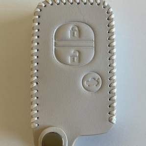 牛革ぴったり収まる プリウスα スマートキーケース プラド アイボリー色 1