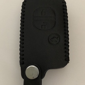 牛革ぴったり収まる プリウスα スマートキーケース プラド 黒色 1
