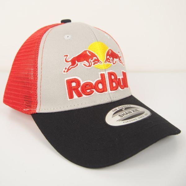 【新品・送料無料】51 黒/灰/赤/曲ツバ メッシュ REDBULL レッドブル 刺繍 キャップ 帽子 レーシング